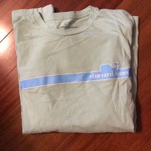 Men’s medium vineyard vines long sleeve!